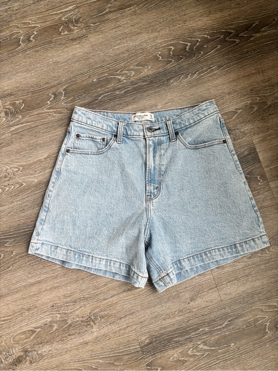 Abercrombie & Fitch Pants - Abercrombie Curve Love High Rise Dad Short (Light Denim) Size 29/8